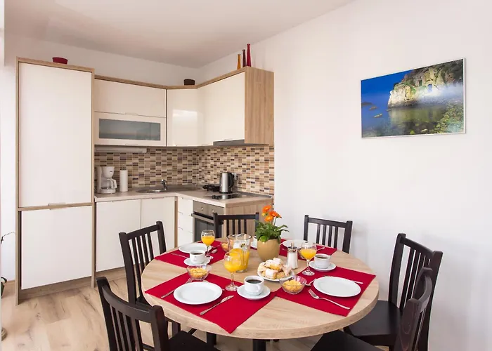 아파트먼트 안코라 *