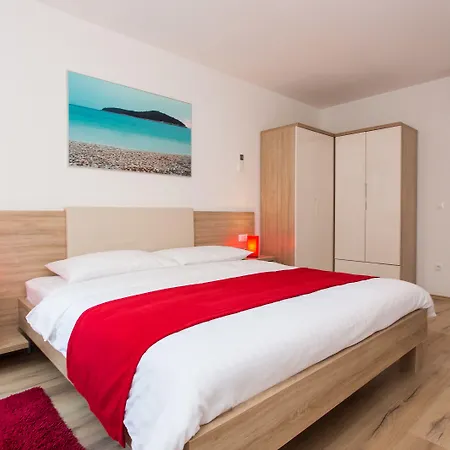 维拉安科拉公寓 *