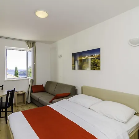 维拉安科拉公寓 *